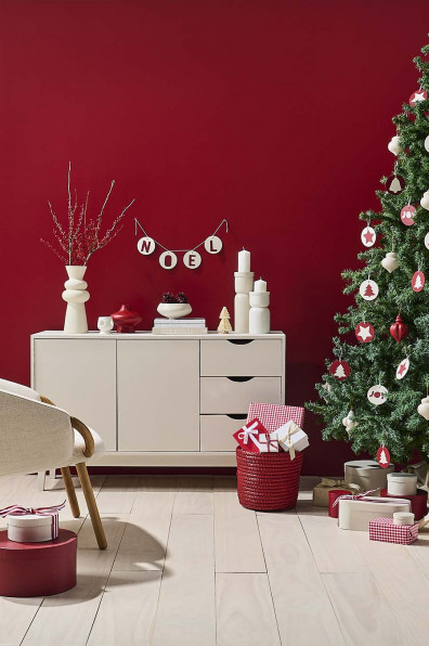 Classic Christmas with a local twist: green, red and cream Christmas decorating ideas