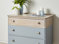 How to refresh old wooden drawers with paint