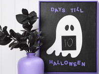 Count down to the spookiest day of the year with this DIY chalkboard