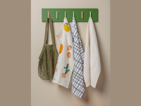 Hangin' with the best: DIY tea towel holder